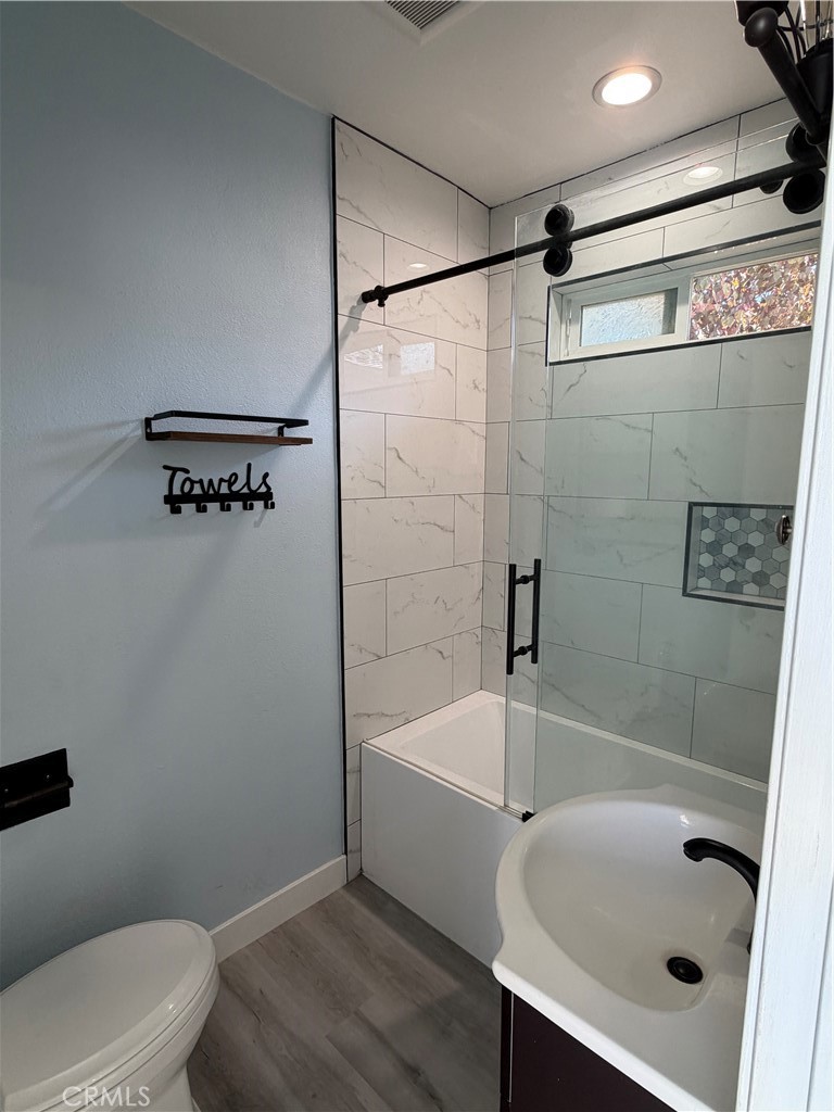 204 1/2 E I Street Property Photo 7