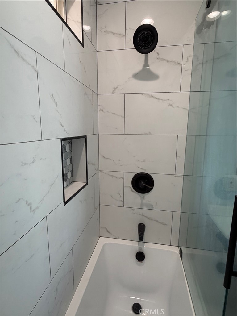 204 1/2 E I Street Property Photo 8