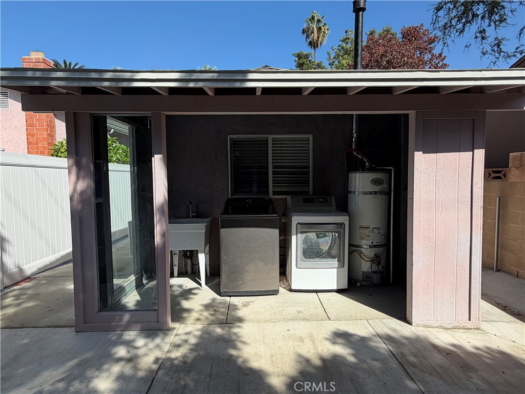 204 1/2 E I Street Property Photo 12