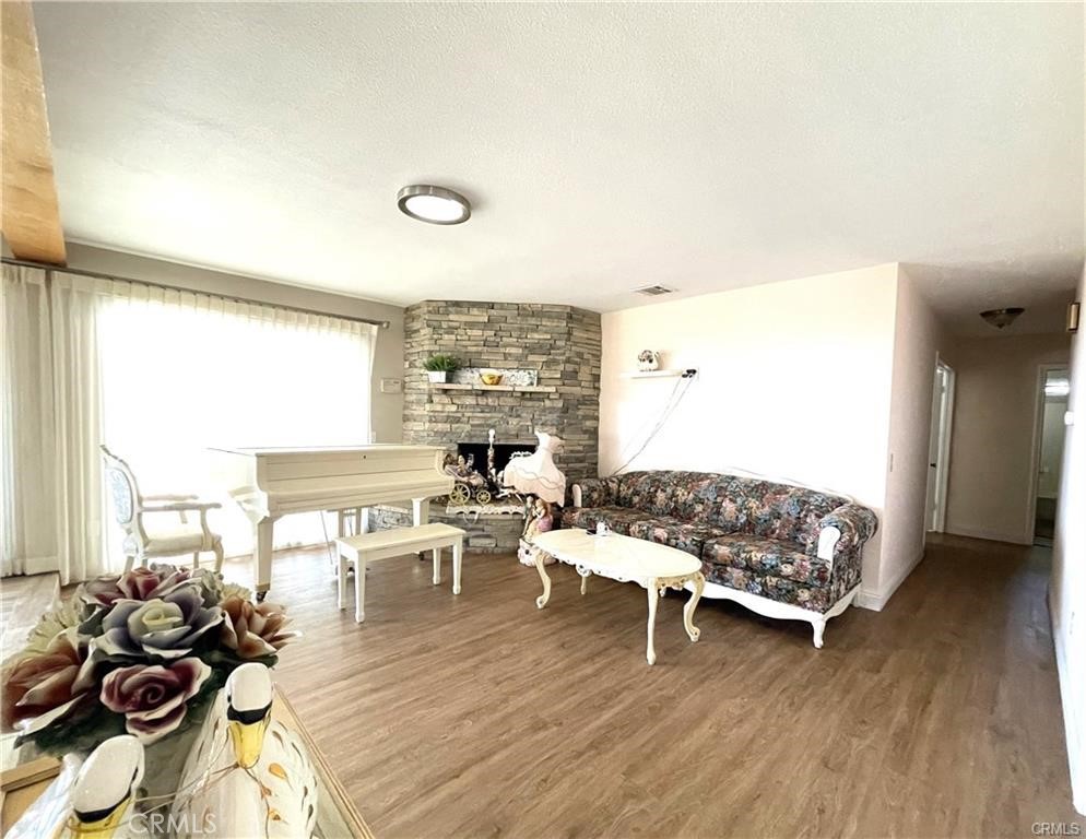 17660 Mariposa Property Photo 4