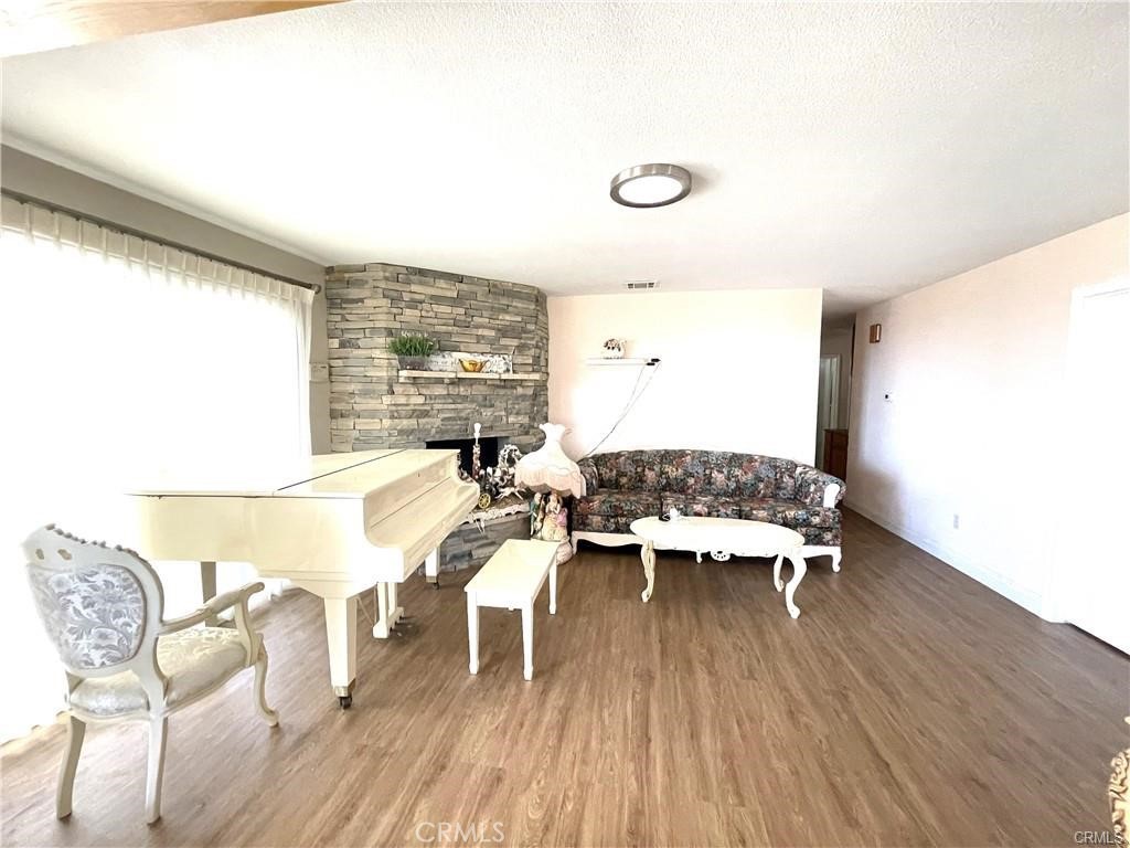 17660 Mariposa Property Photo 5