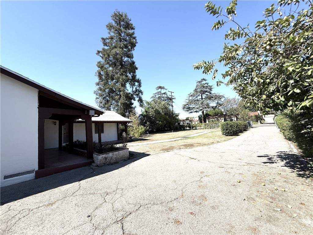 9928 Howland Property Photo 6