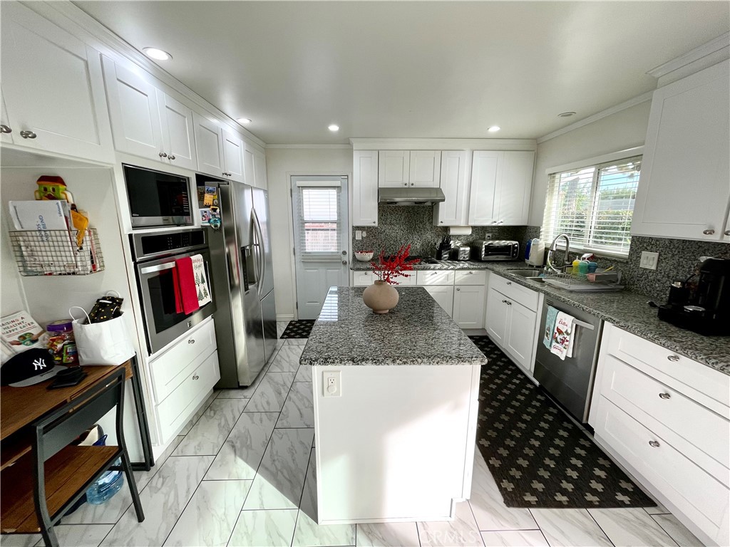 8340 Sheffield Property Photo 3