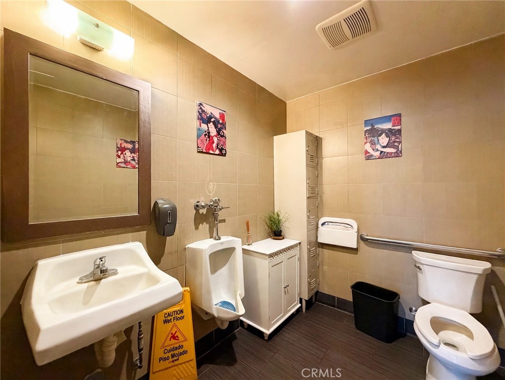 204 S Glendora Avenue Property Photo 9