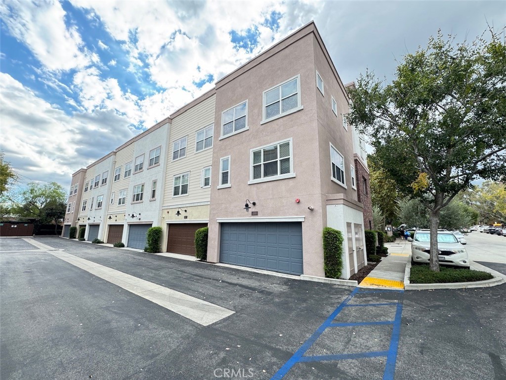 150 E Commercial Property Photo 3