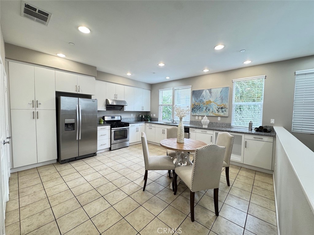 150 E Commercial Property Photo 7