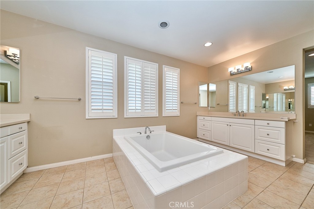 1324 N Macneil Drive Property Photo 33