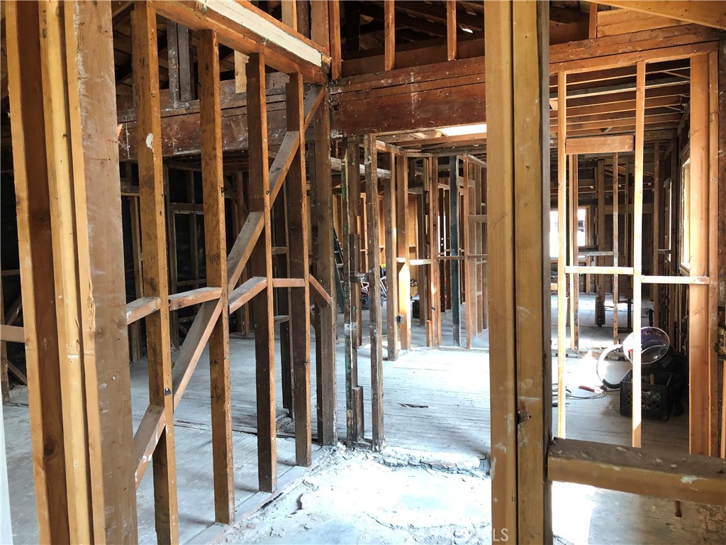 2310 N Catalina Street Property Photo 2