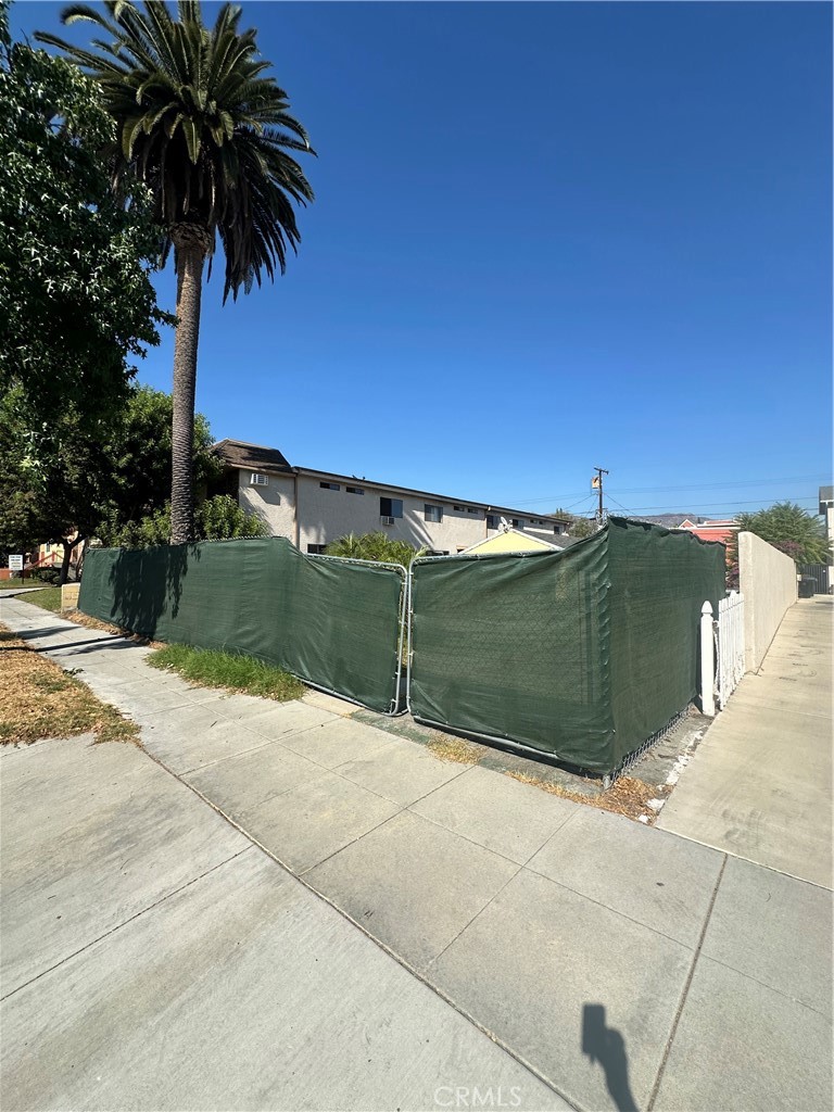 2310 N Catalina Street Property Photo 3