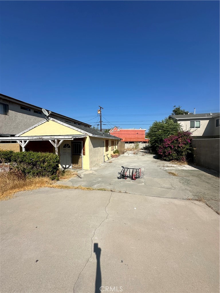 2310 N Catalina Street Property Photo 5