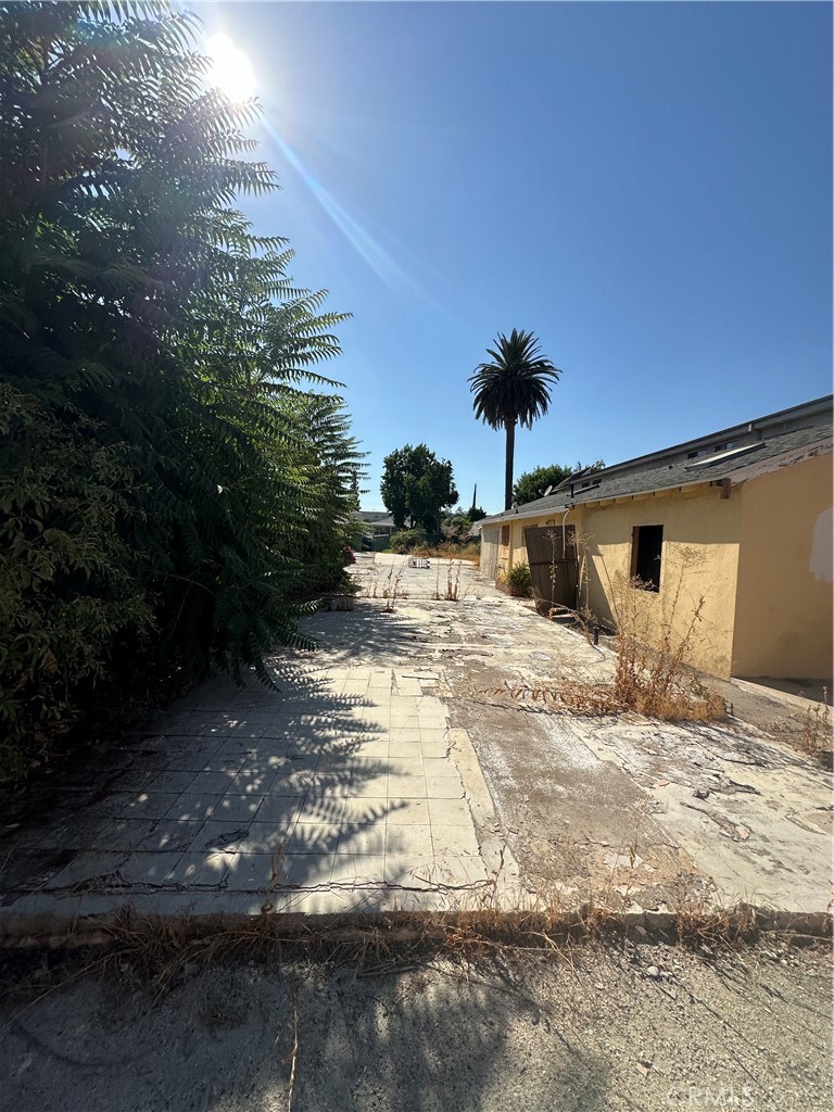 2310 N Catalina Street Property Photo 7