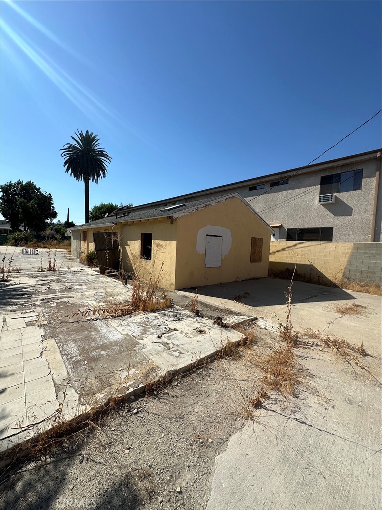 2310 N Catalina Street Property Photo 8