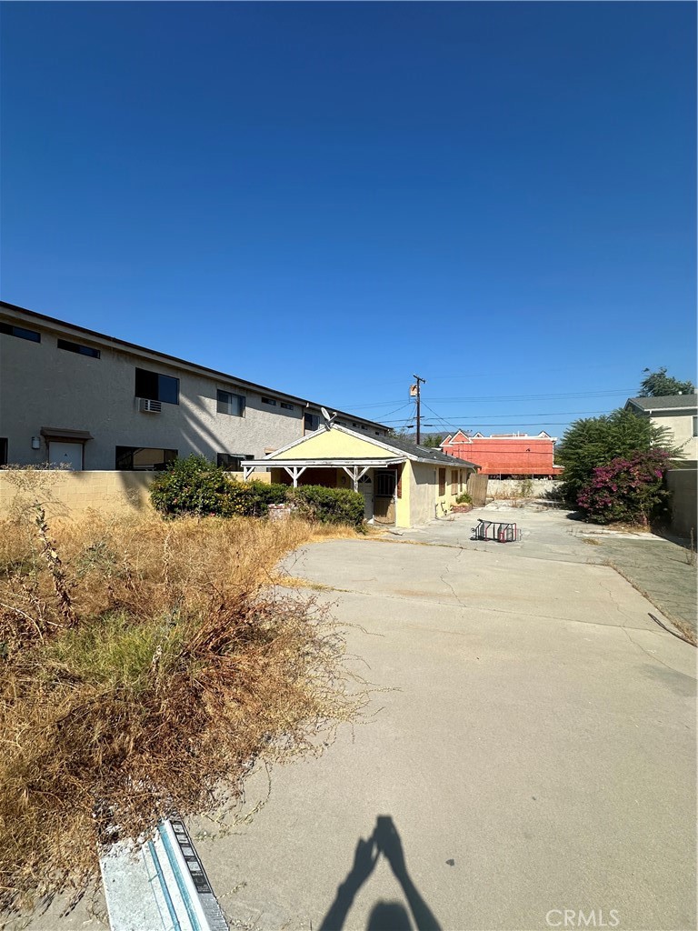 2310 N Catalina Street Property Photo 9