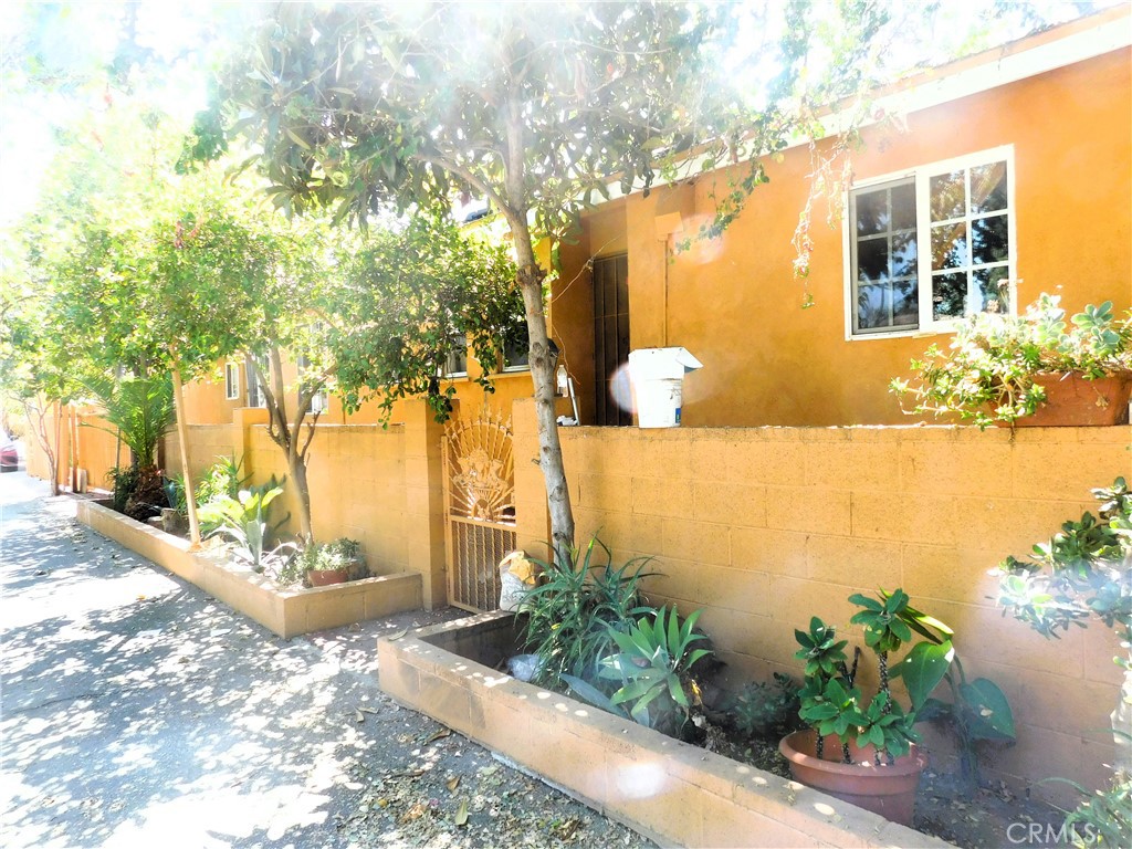 766 E 52nd Street Property Photo 1