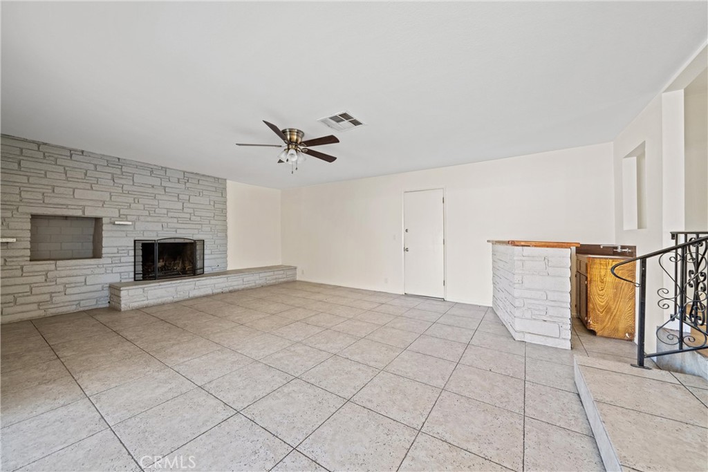 233 E Avenue Q4 Property Photo 9