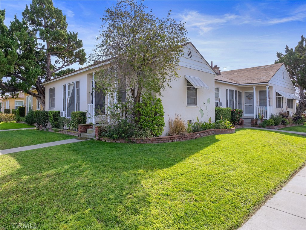 1224 W Victory Boulevard Property Photo