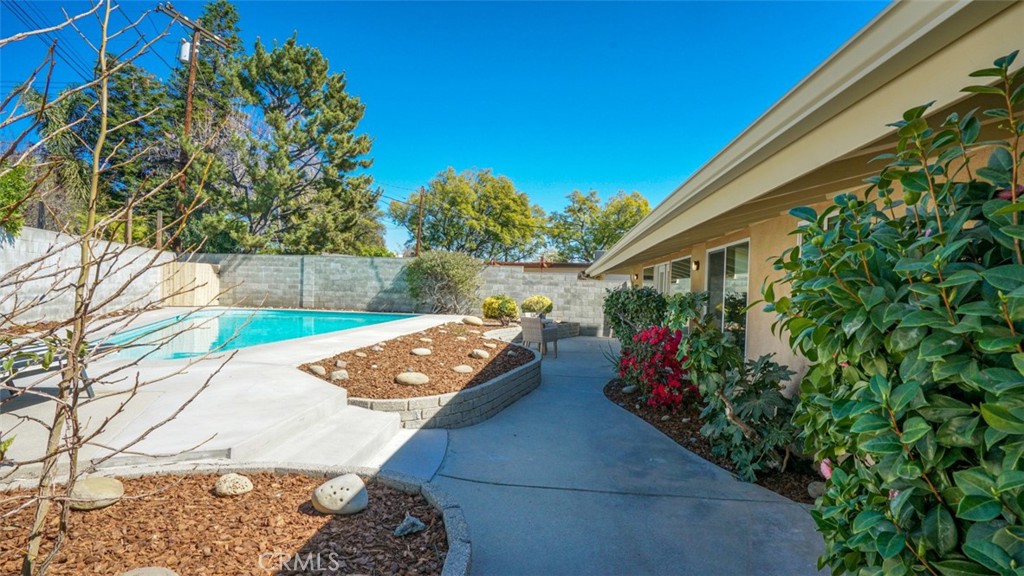 16347 Tupper Street Property Photo 5