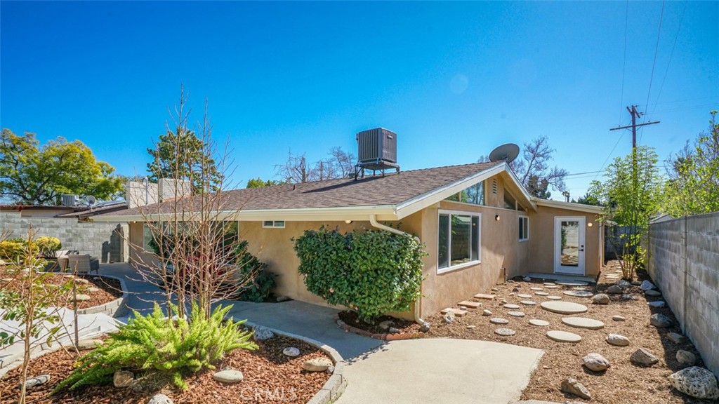 16347 Tupper Street Property Photo 6