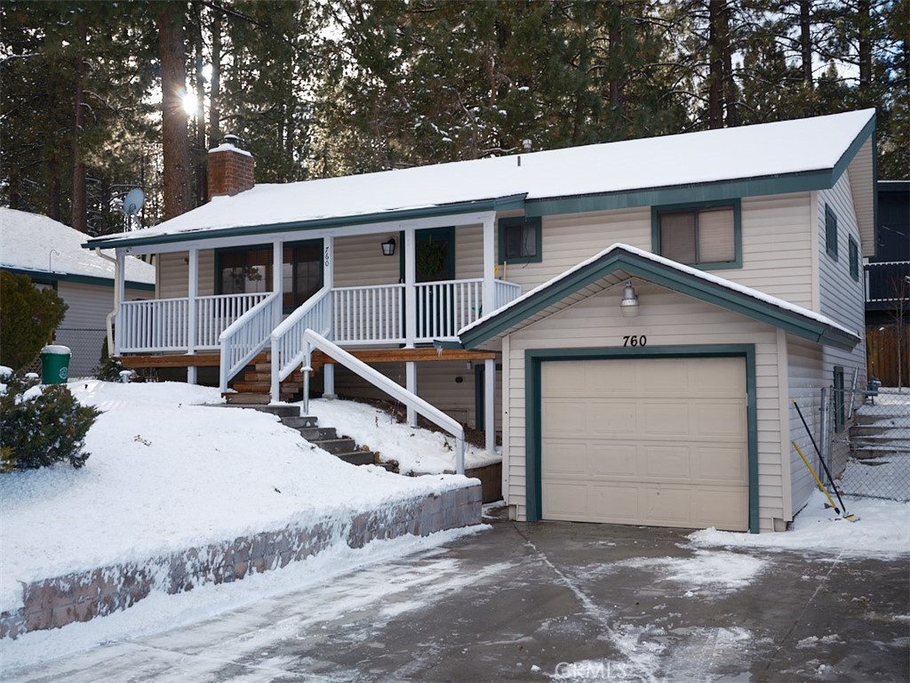 760 Club View Drive Property Photo 4