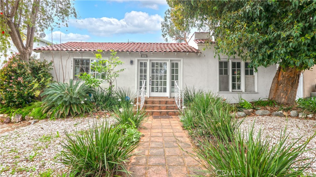 1541 N Stanley Avenue Property Photo