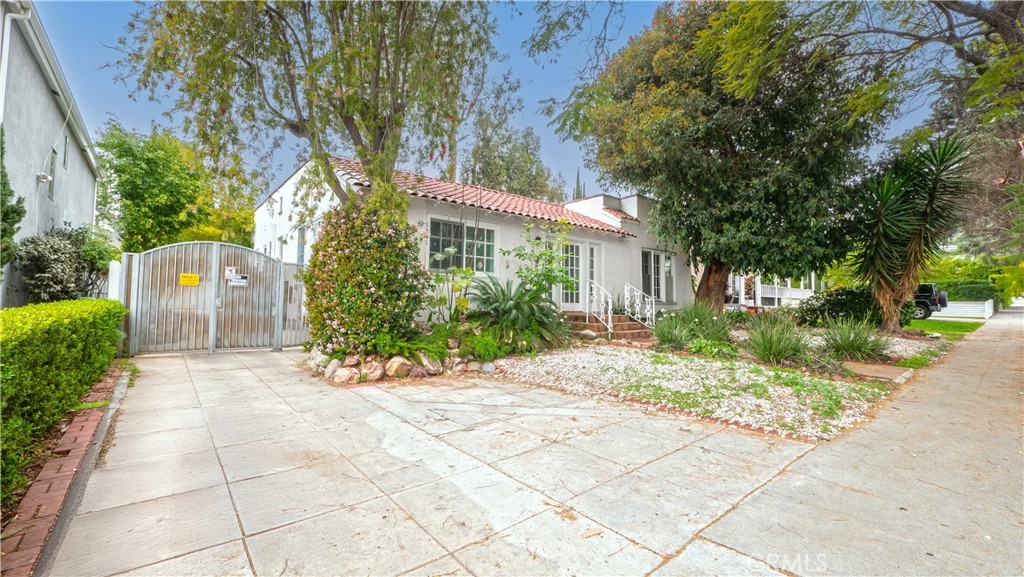 1541 N Stanley Avenue Property Photo 2