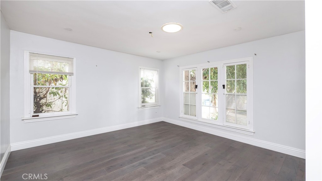 1541 N Stanley Avenue Property Photo 11