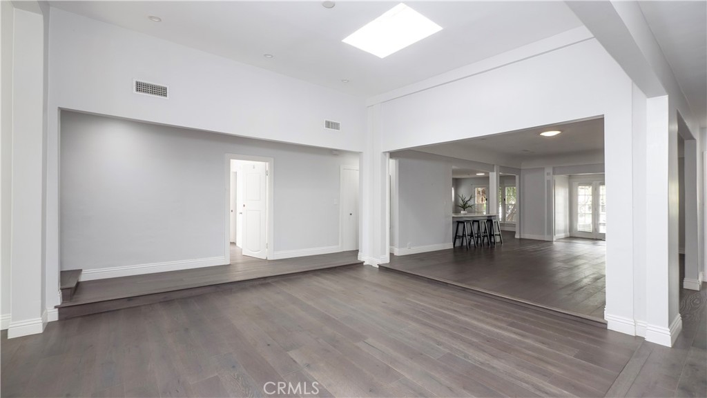 1541 N Stanley Avenue Property Photo 12