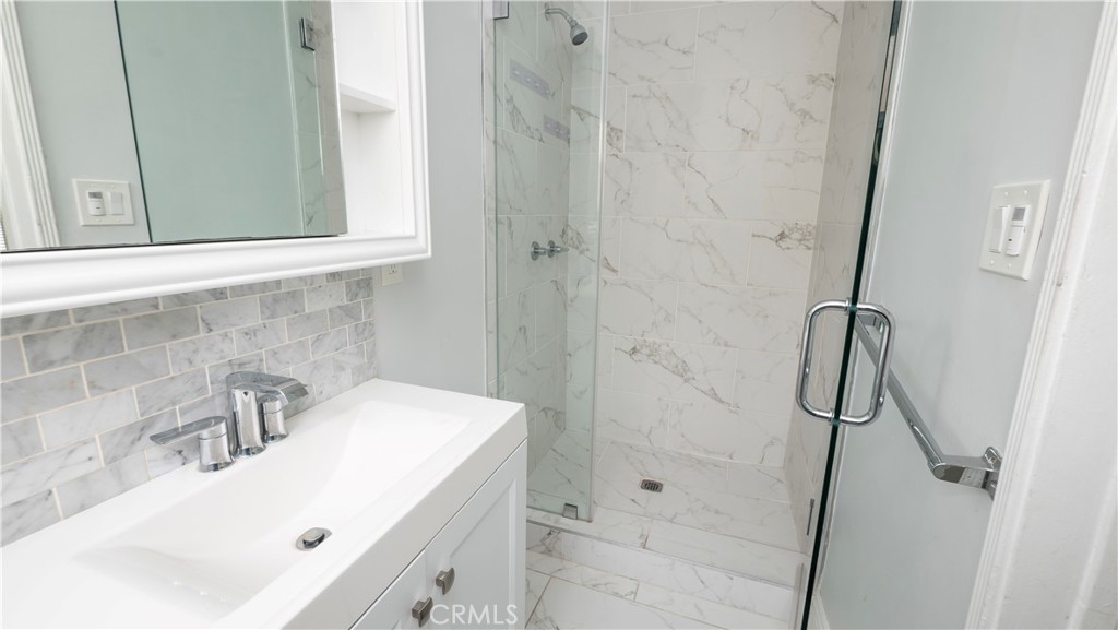 1541 N Stanley Avenue Property Photo 17