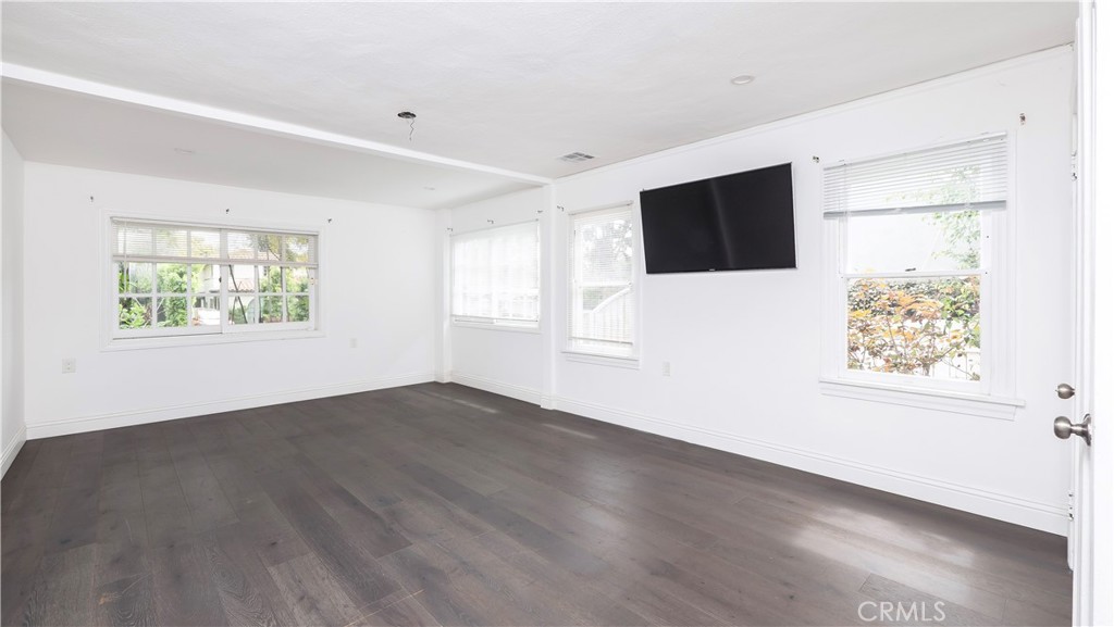 1541 N Stanley Avenue Property Photo 26