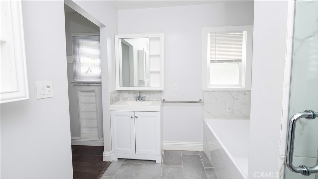 1541 N Stanley Avenue Property Photo 29