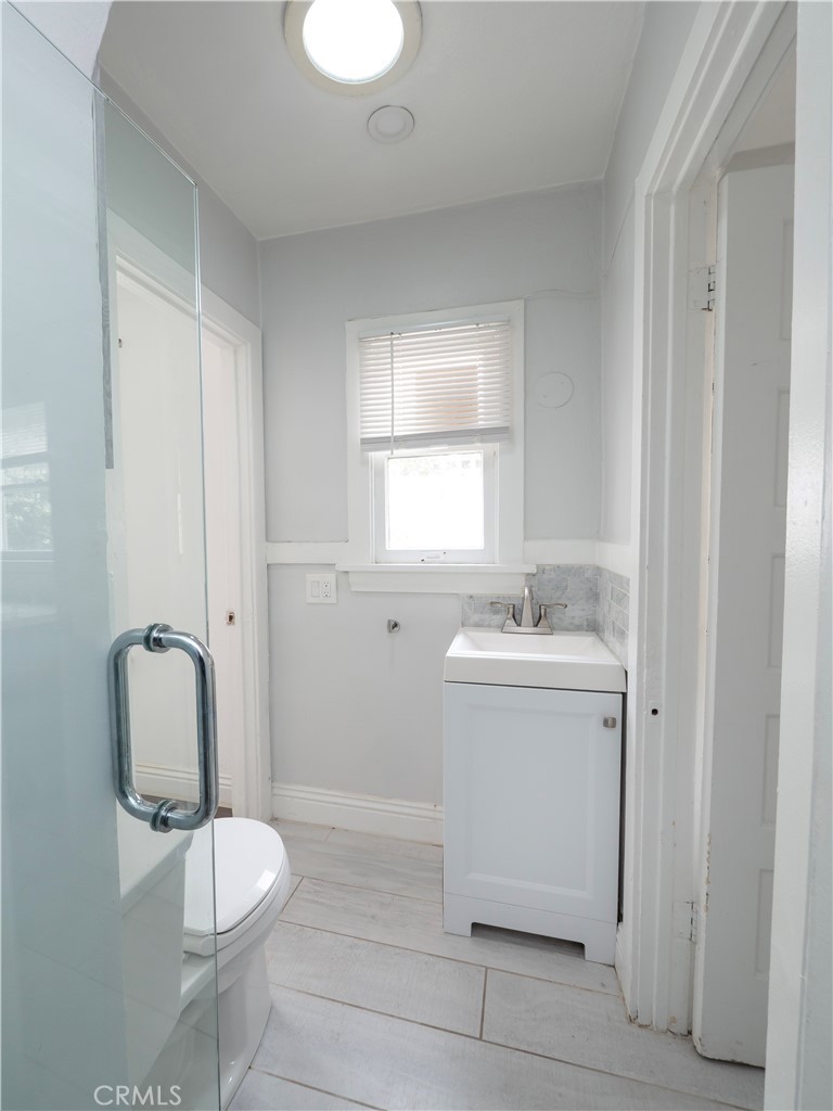 1541 N Stanley Avenue Property Photo 30