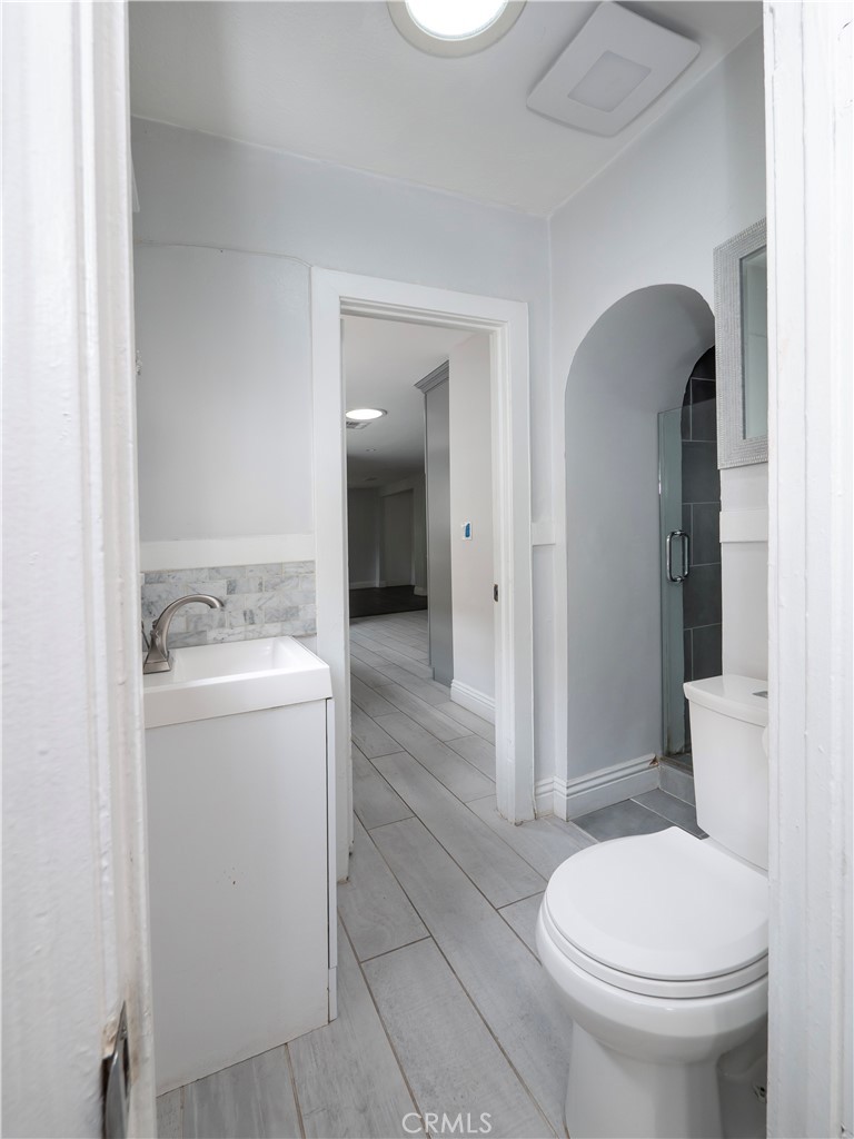 1541 N Stanley Avenue Property Photo 31