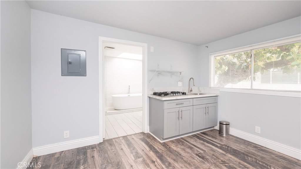 1541 N Stanley Avenue Property Photo 37