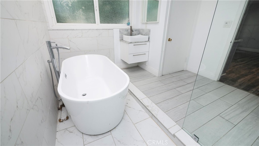 1541 N Stanley Avenue Property Photo 40