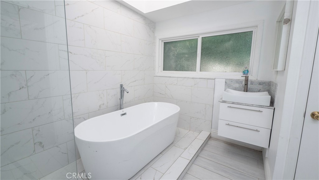 1541 N Stanley Avenue Property Photo 41