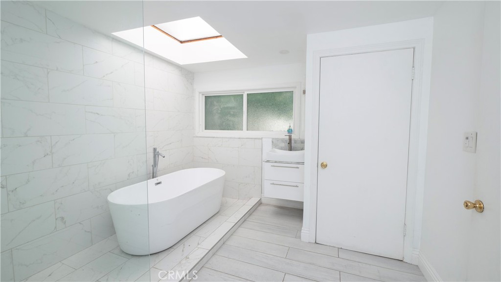 1541 N Stanley Avenue Property Photo 42