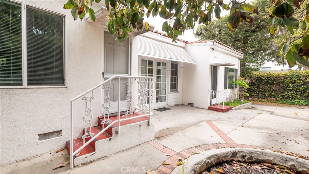 1541 N Stanley Avenue Property Photo 47