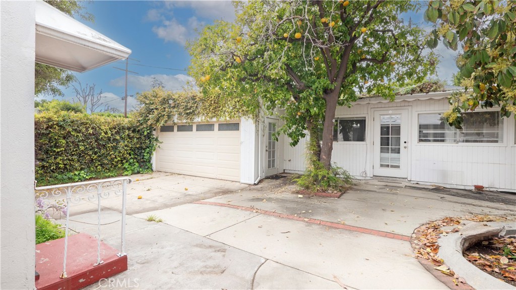 1541 N Stanley Avenue Property Photo 48