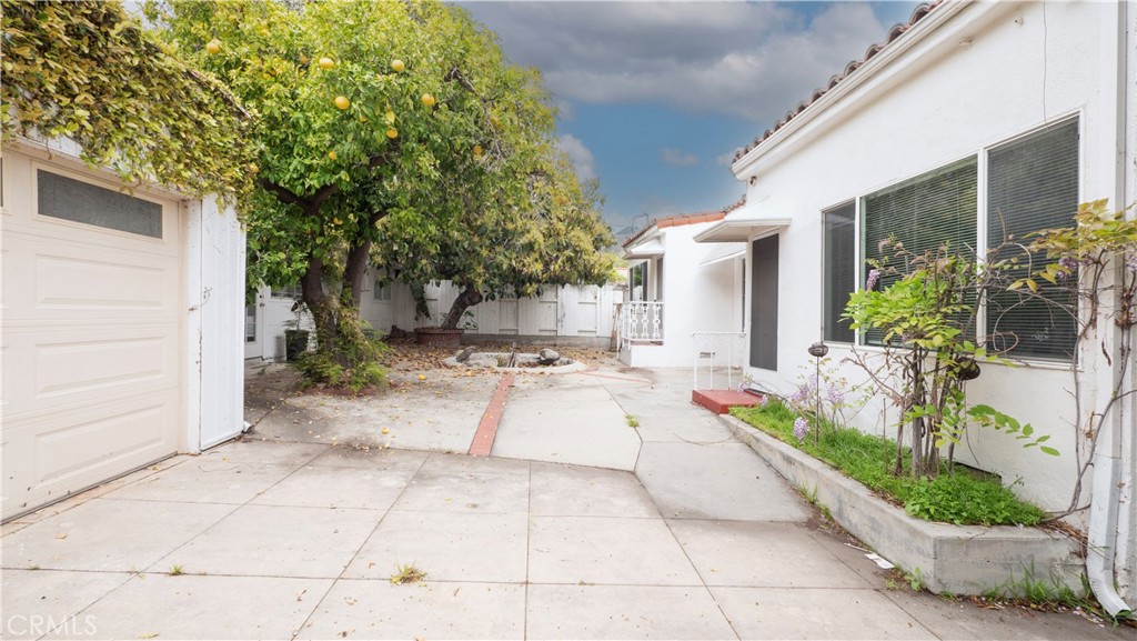 1541 N Stanley Avenue Property Photo 49