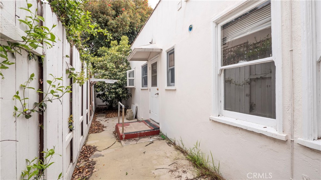 1541 N Stanley Avenue Property Photo 50