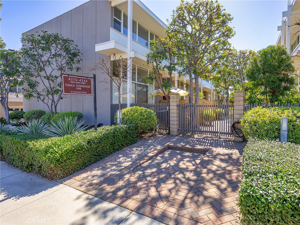 4240 W Kling Street Property Photo