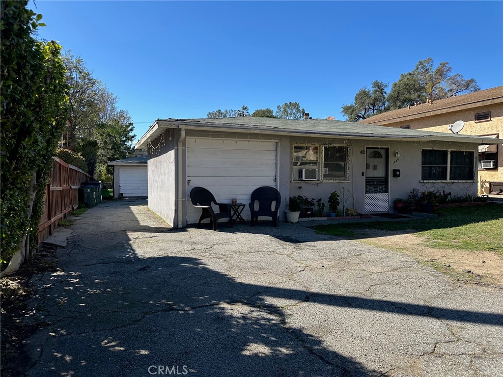 1407 N Hill Avenue Property Photo