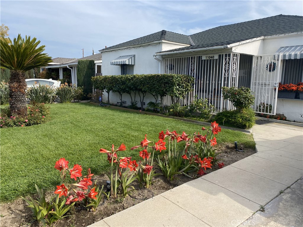 11040 Emelita Street Property Photo