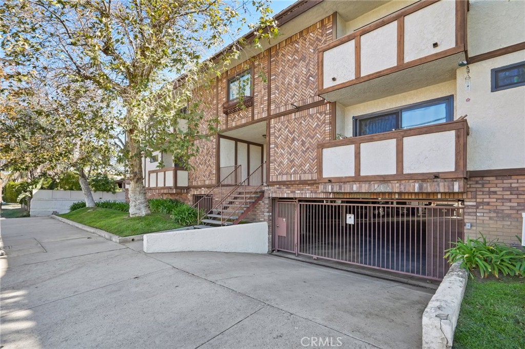 6250 Fulton Avenue 101 Property Photo