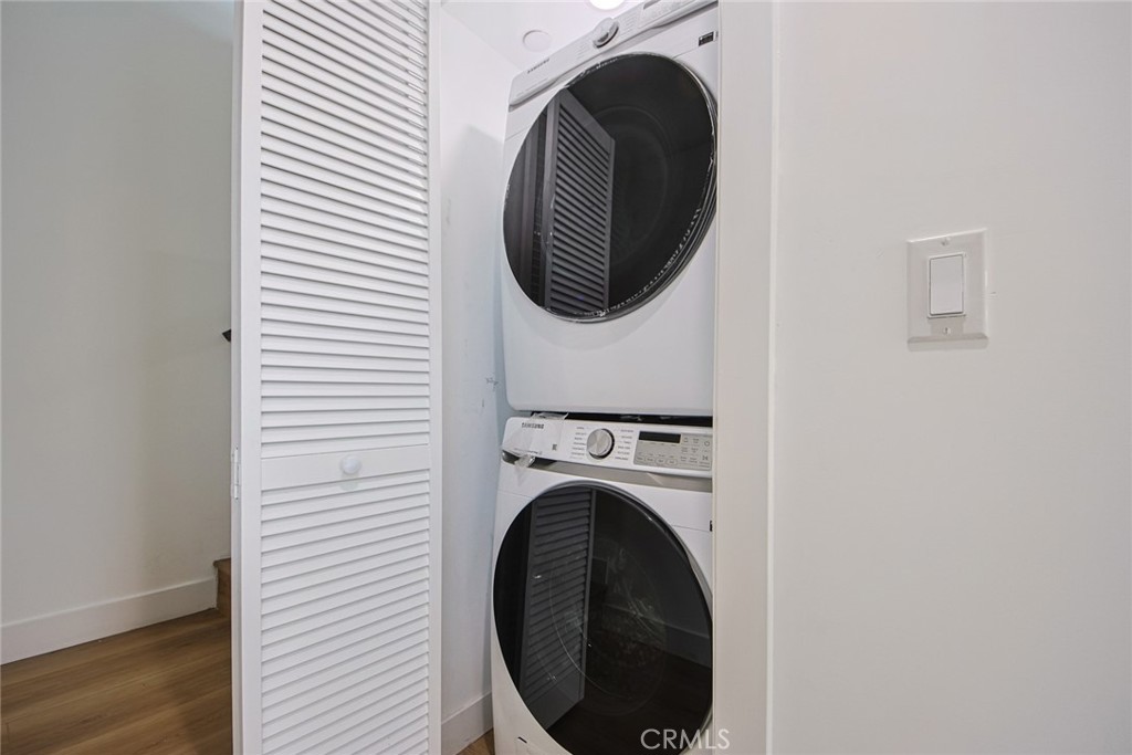954 N Kingsley Drive Property Photo 12