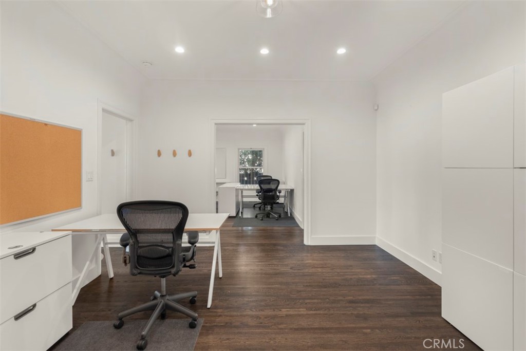 718 S Sycamore Avenue Property Photo 19