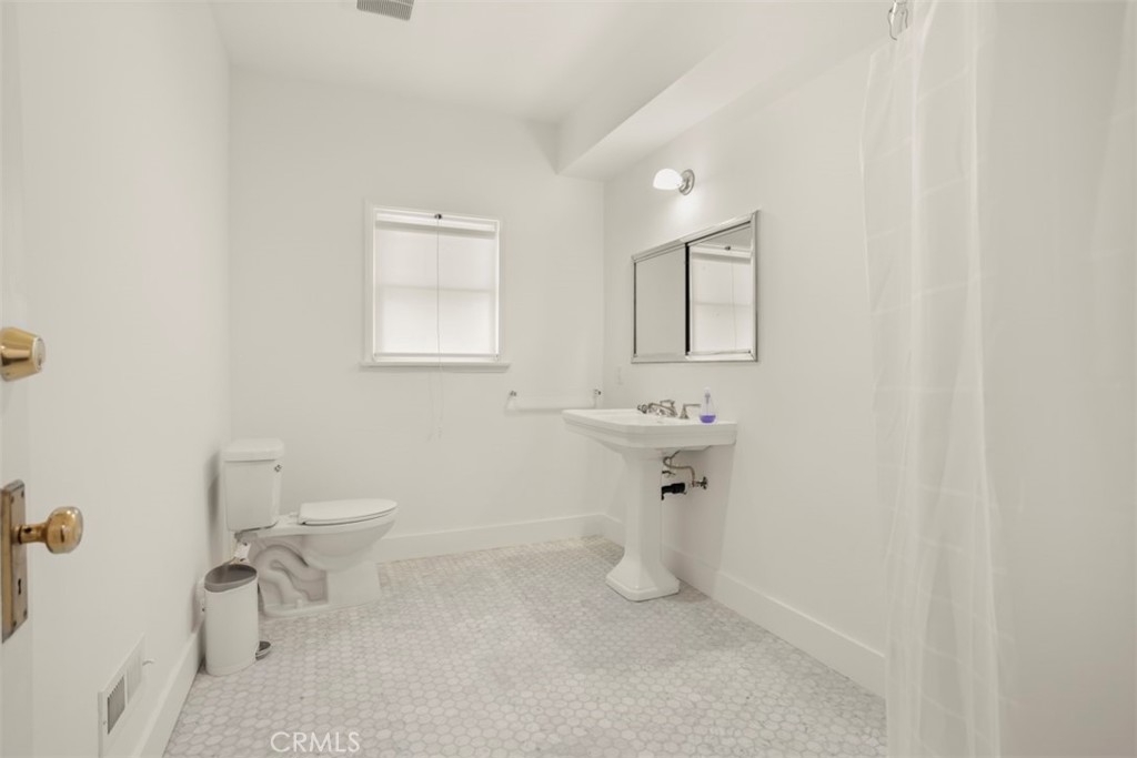 718 S Sycamore Avenue Property Photo 28