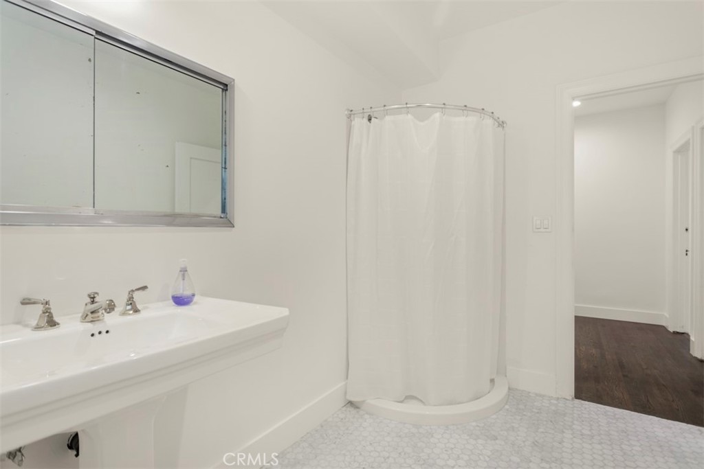 718 S Sycamore Avenue Property Photo 29