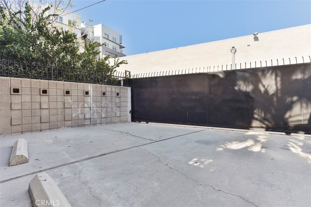 718 S Sycamore Avenue Property Photo 37