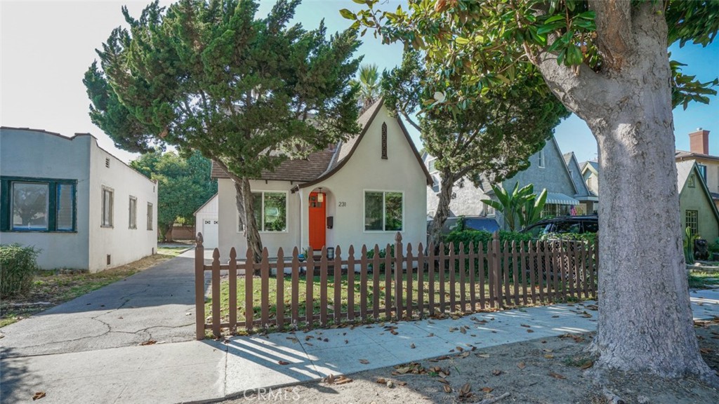 231 W Cedar Avenue Property Photo
